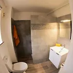 La Maisonnette - 2 Chambres, Parking, Jardinet & Calme Сasa de vacaciones *