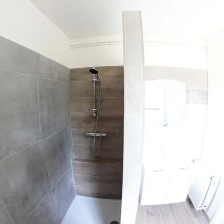 Holiday home La Maisonnette - Parking, Jardinet & Calme Tournai