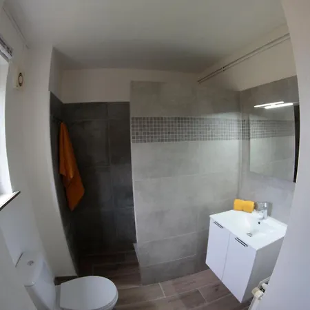 La Maisonnette - 2 Chambres, Parking, Jardinet & Calme *