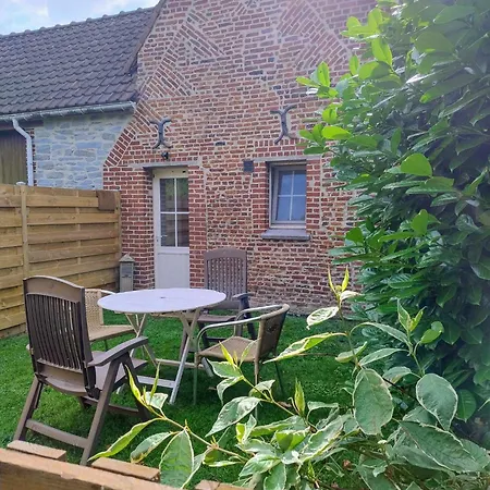 Feriehus La Maisonnette - 2 Chambres, Parking, Jardinet & Calme *
