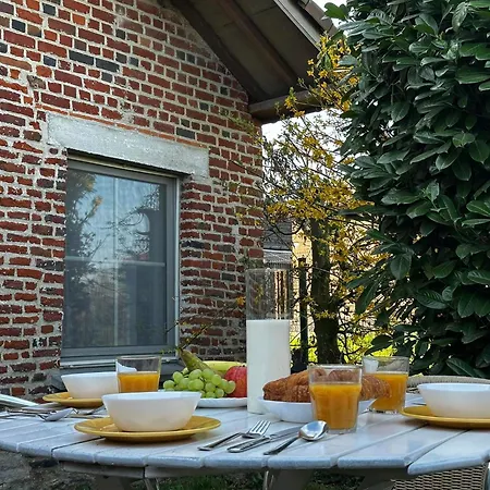 Feriehus La Maisonnette - 2 Chambres, Parking, Jardinet & Calme Tournai
