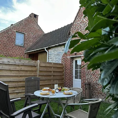 بيت للعطل La Maisonnette - 2 Chambres, Parking, Jardinet & Calme *