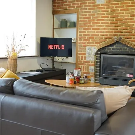 Дом отдыха La Maisonnette - 2 Chambres, Parking, Jardinet & Calme *