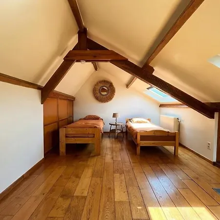 La Maisonnette - 2 Chambres, Parking, Jardinet & Calme トゥルネー