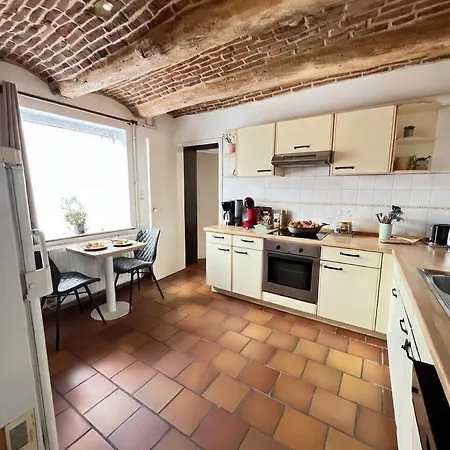別荘 La Maisonnette - 2 Chambres, Parking, Jardinet & Calme *